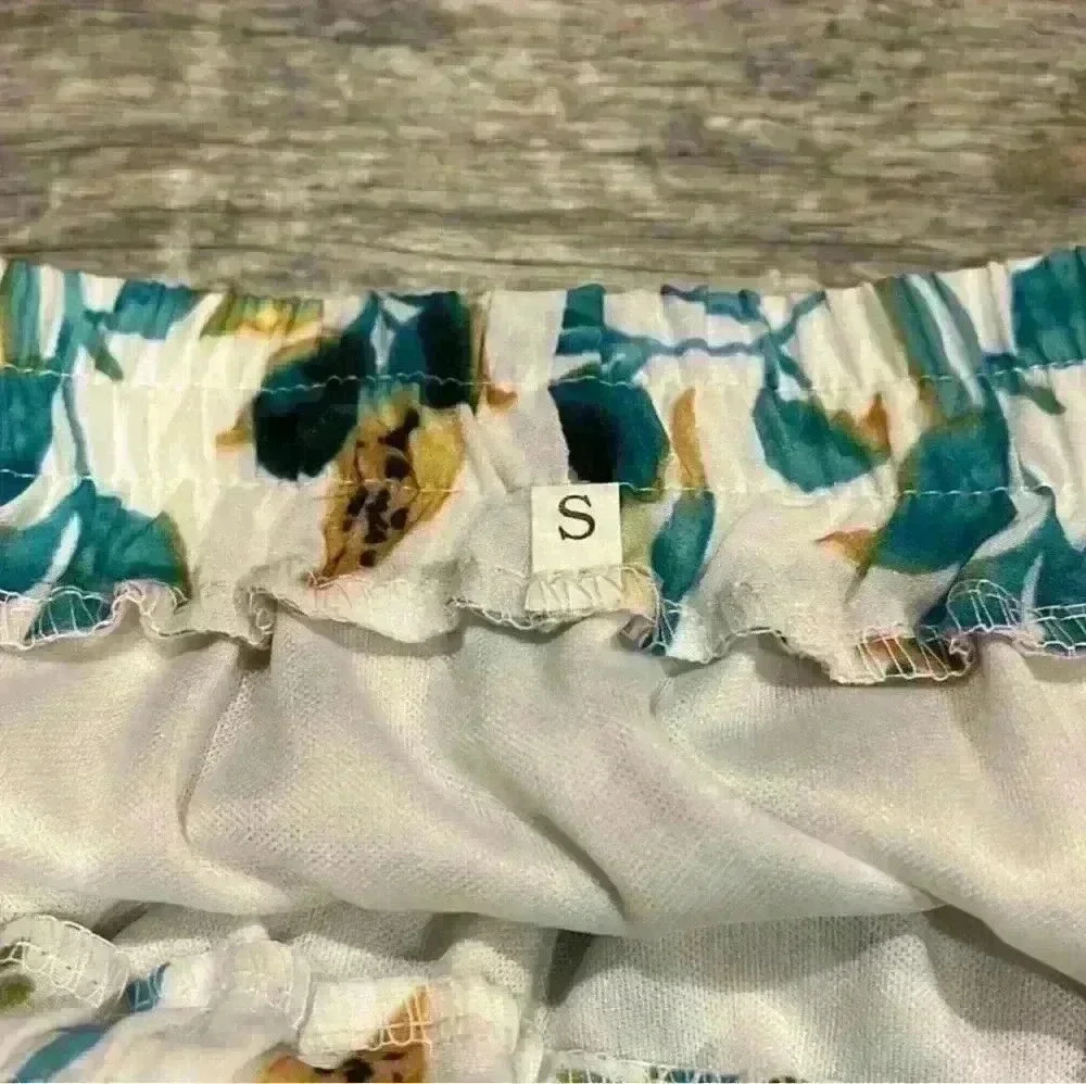 Flowy floral mini skirt